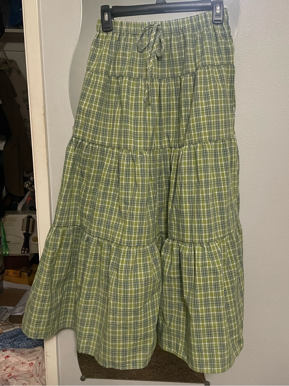Women’s Green Plaid Tiered Maxi Skirt - Picture 4 of 4